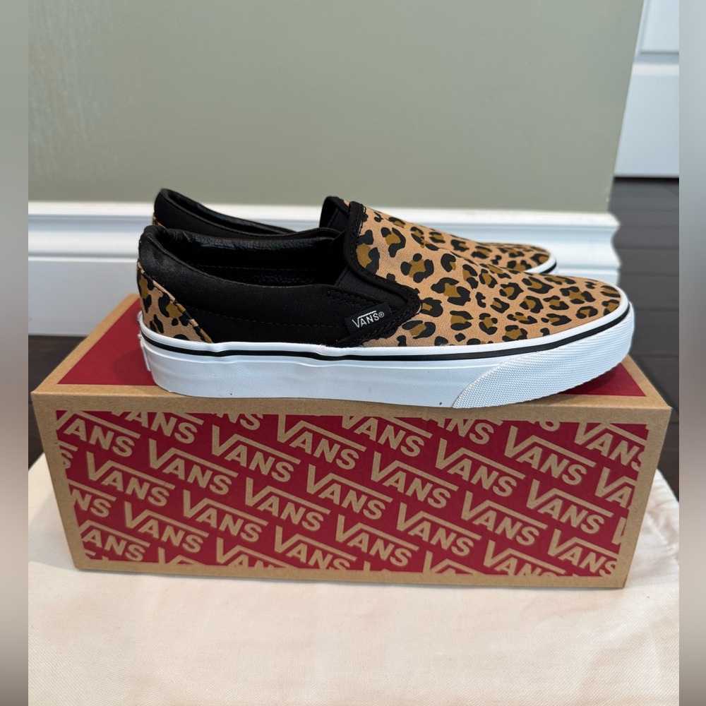 Vans classic slip ons